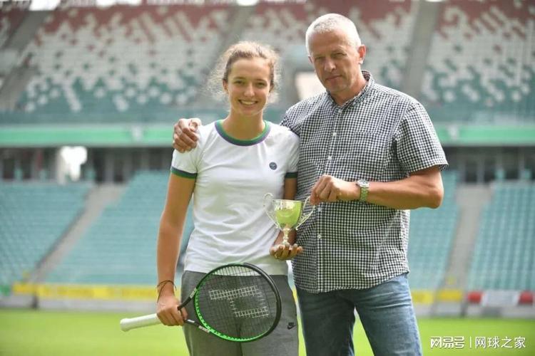 他们不仅带 他们不仅带