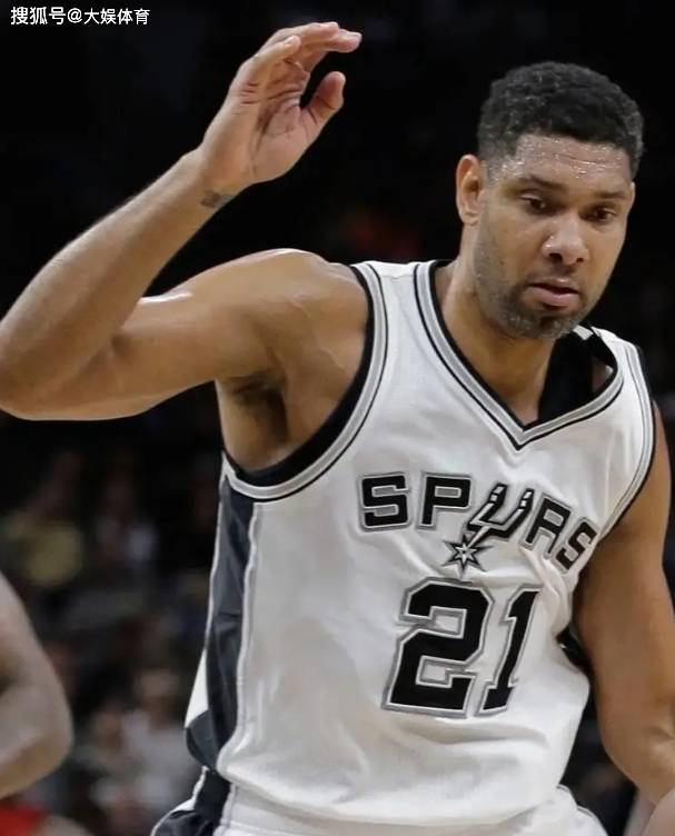 两脚出球 两脚出球